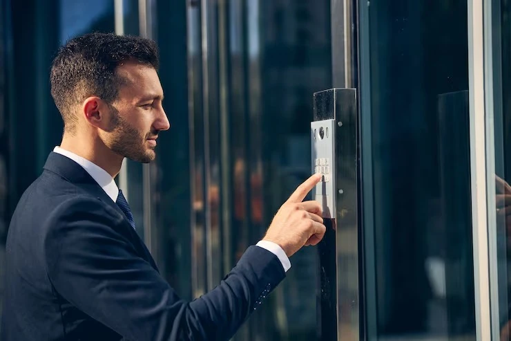 Sistema de controle de acesso para condomínio